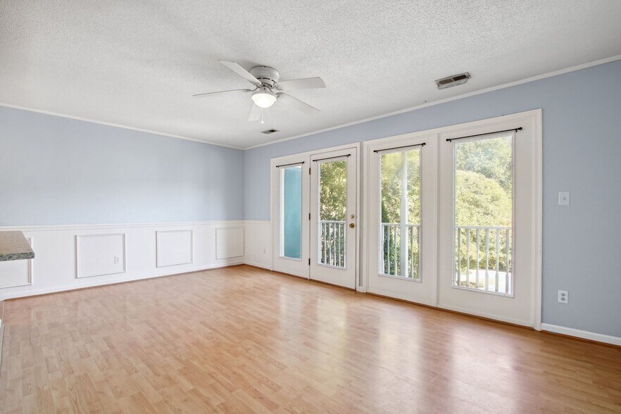 Building Photo - 2010 Quaker Landing