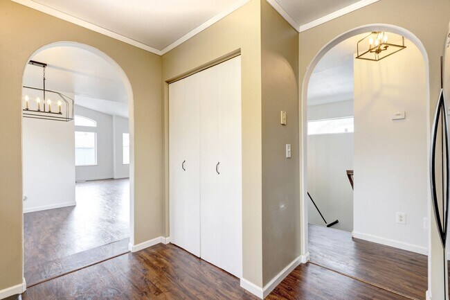 Building Photo - East Anchorage Home Near Trails & Parks; W/D in unit, Garage, Fenced Yard; Quick Access to JBER