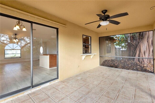 Building Photo - 252 NW Lincoln Ave