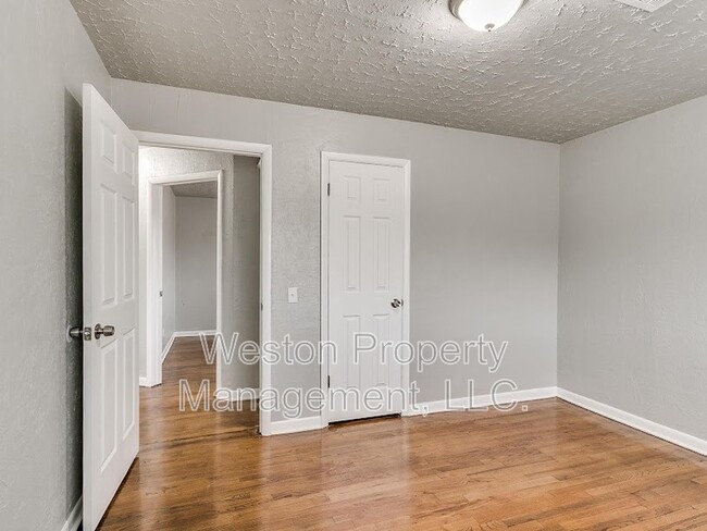 Building Photo - 5721 SE 8th St