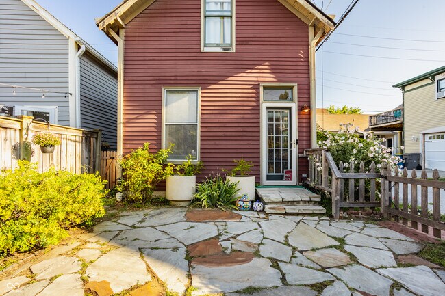 Building Photo - 607 Lord St