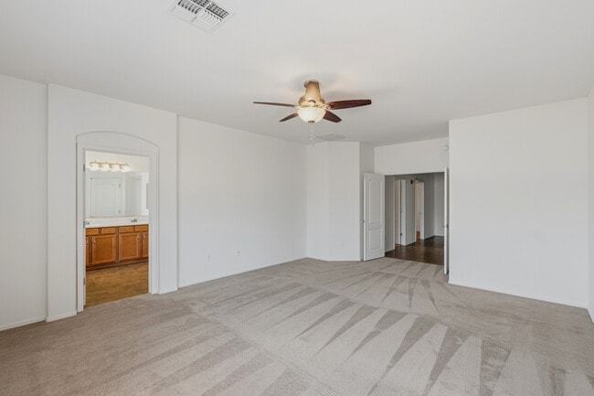 Building Photo - 677 W Pizzicato Ln