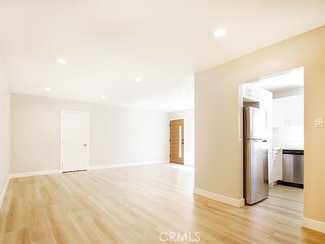 Building Photo - 2027 Vista Del Mar Ave