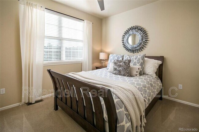 Building Photo - 3633 Desert Ridge Cir