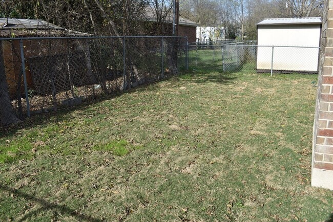 Building Photo - 504 S Juanita Dr