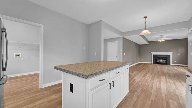 Building Photo - 6294 New Albany Rd W