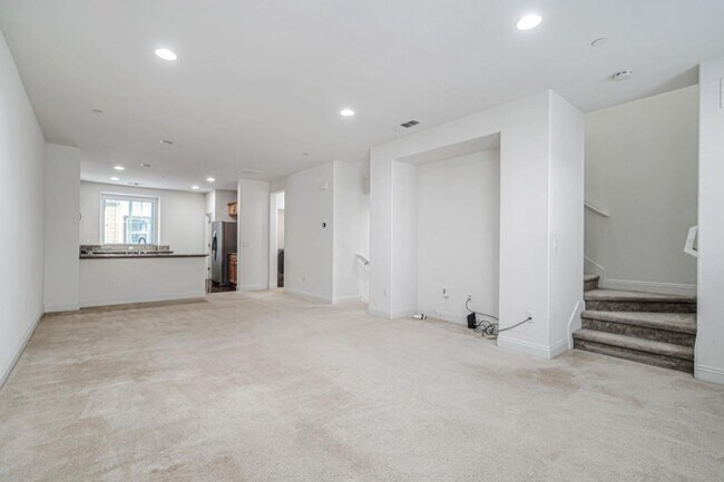 Building Photo - 6704 S Mariposa Ln