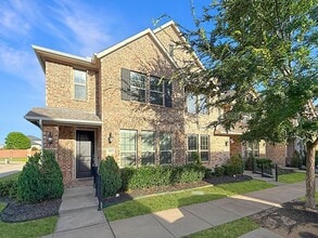 Building Photo - 4621 Piedras Lanzar Dr