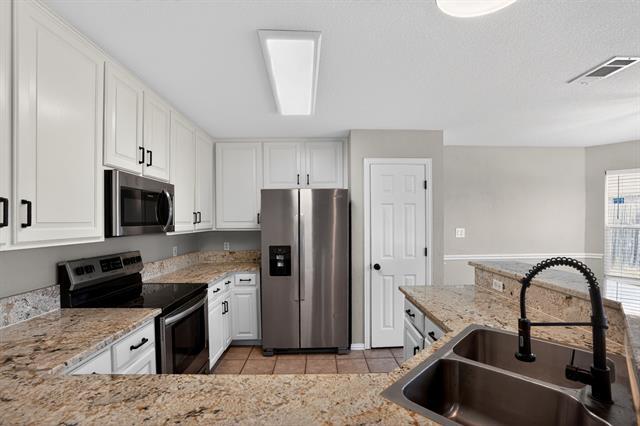 Building Photo - 402 Taos Ct E