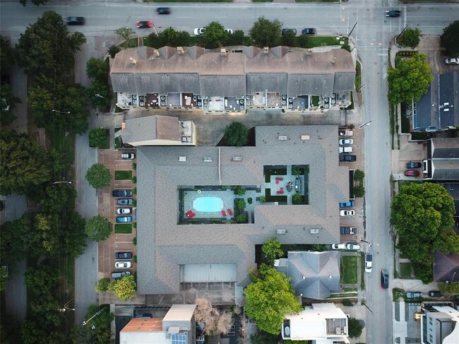 Building Photo - 1410 Hyde Park Blvd