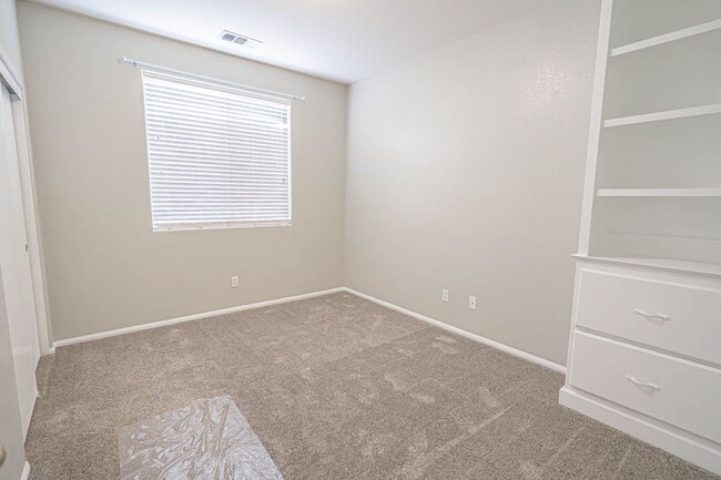 Building Photo - Charming 4-Bedroom Single-Story Home in Lancaster!