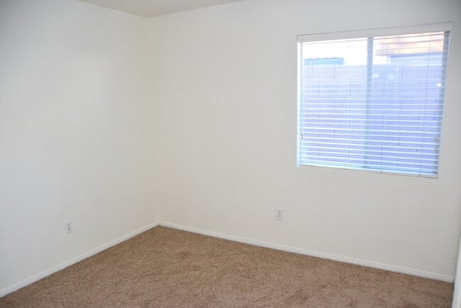 Building Photo - 3242 Velvet Rose St