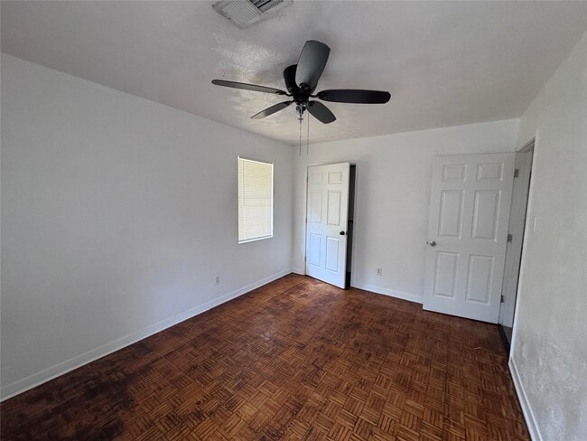 Building Photo - 290 Clemmons Ave