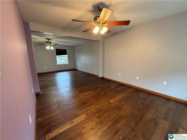 Building Photo - 4 bedroom 2.5 bathroom