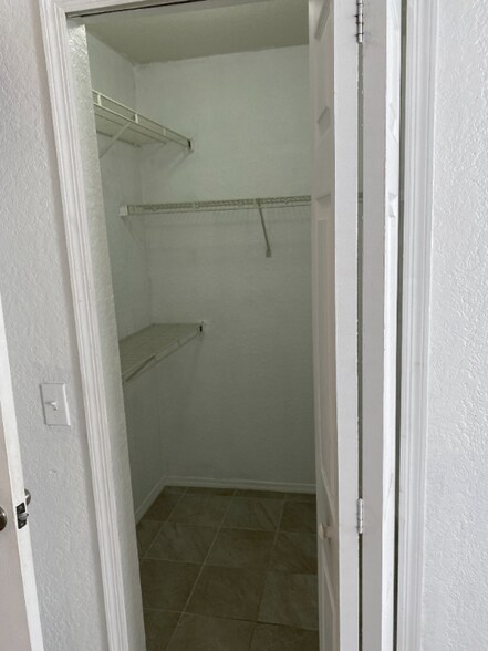 Building Photo - 14037 Fairway Island Dr