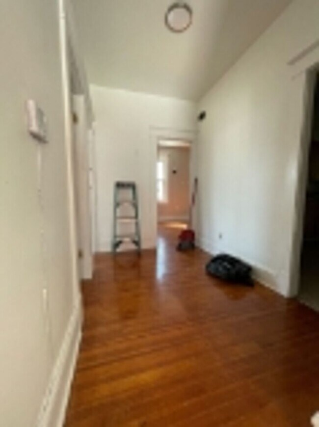 Building Photo - 13 S Marshall St