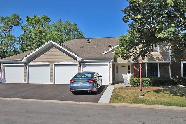 Primary Photo - 404 Sandalwood Ln