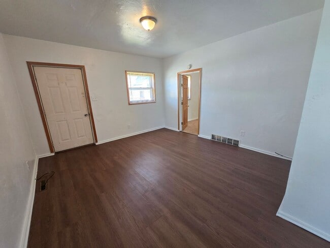 Building Photo - 1482 Elm St
