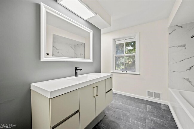 Building Photo - 3024 Warrensville Center Rd