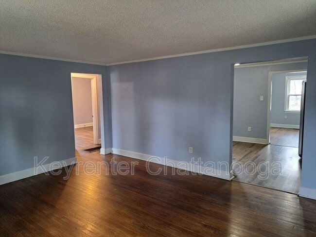 Building Photo - 718 Woodvale Ave