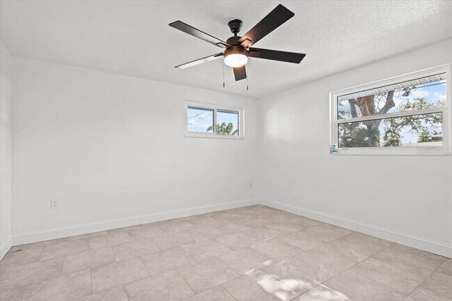 Building Photo - 1499 Janet Pl