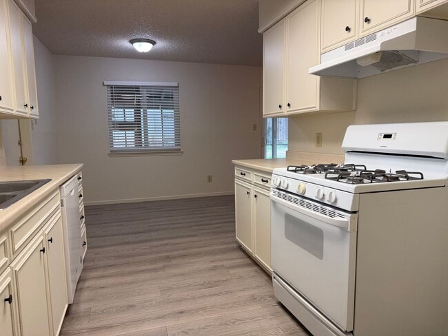 Building Photo - Remodeled 3 bedroom 1 bath house