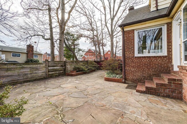 Building Photo - 2809 Pierpont St