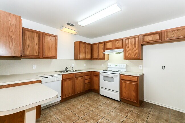 Building Photo - Price REDUCED! 3 Bedroom, 3 Bath, 2 Car Ga...