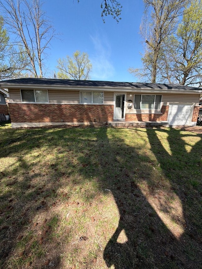 Building Photo - 9723 Portage Dr
