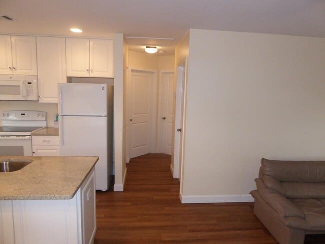 Building Photo - 310 Almeria Rd