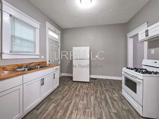 Building Photo - 2717 Hale Ave