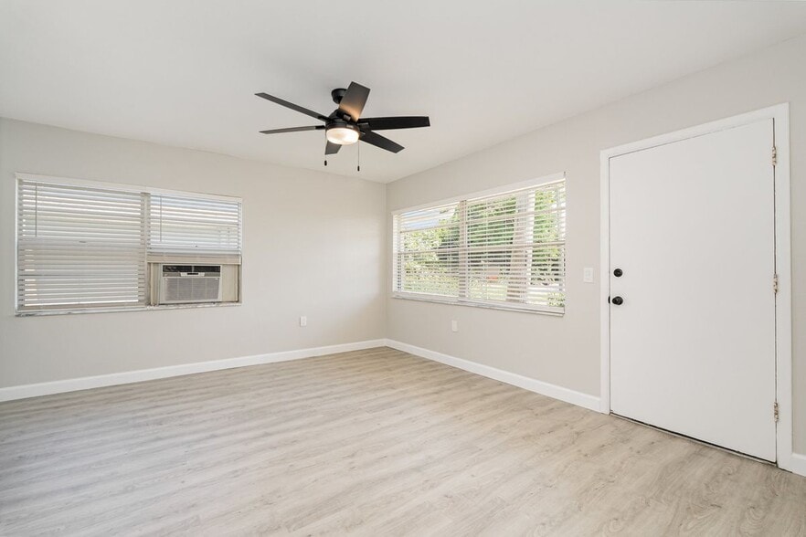 Building Photo - 122 Niemira Ave