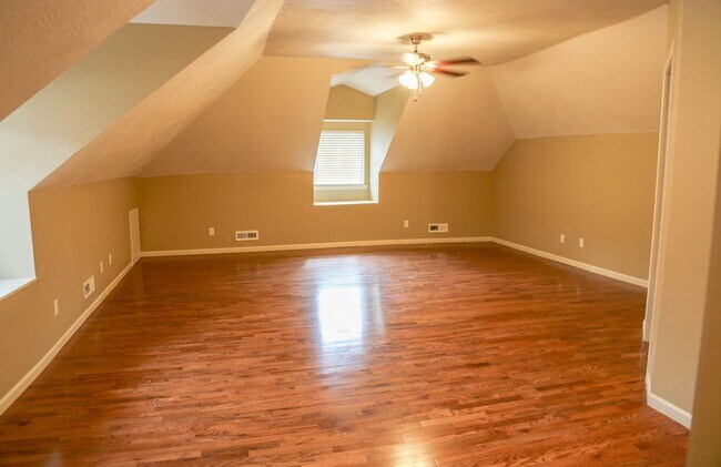 Building Photo - 459 S Main Ave