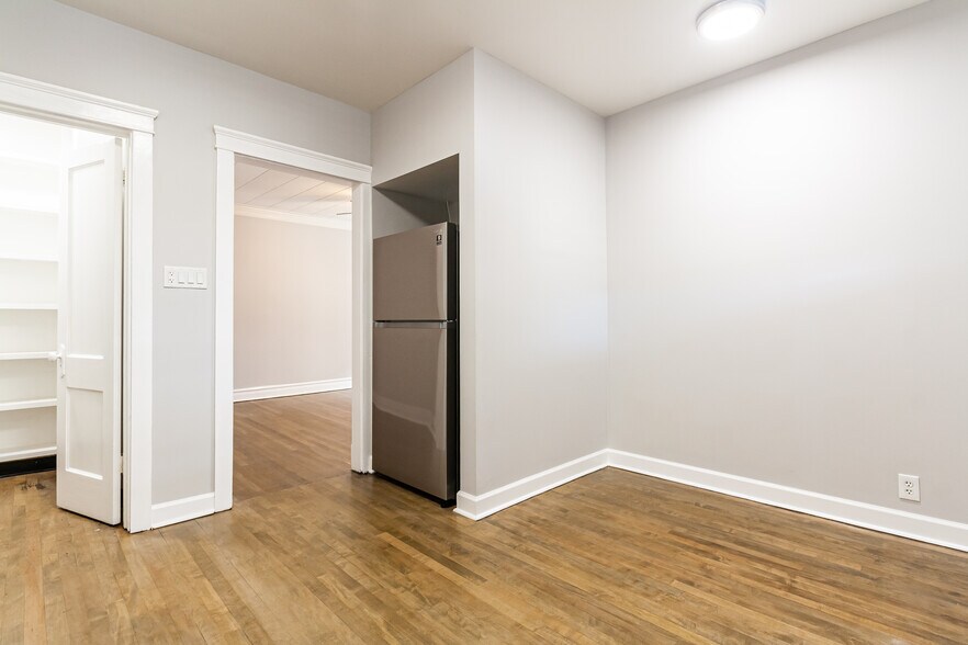 Building Photo - 1454 W Winnemac Ave