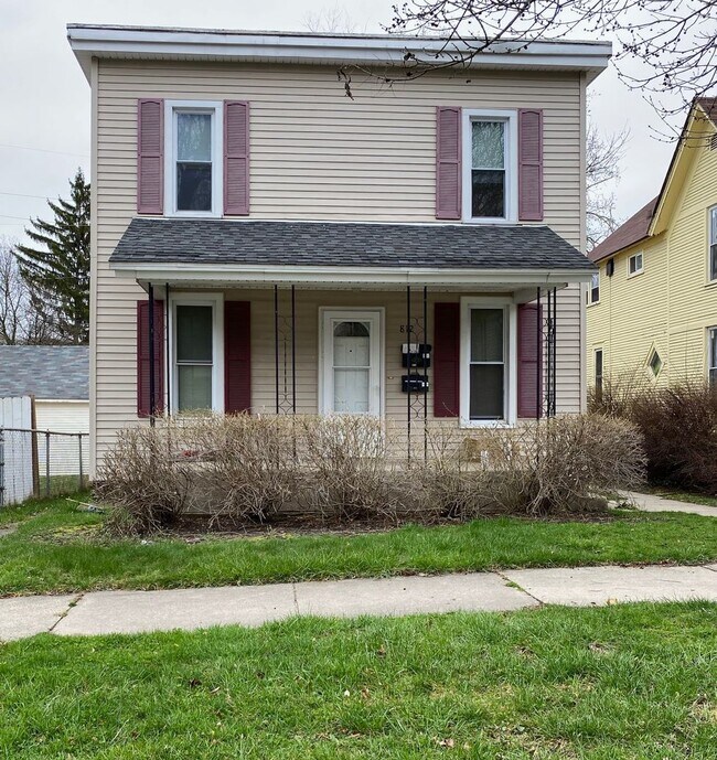 812 Clancy Ave NE 812 Clancy Ave NE Grand Rapids MI 49503 Apartment