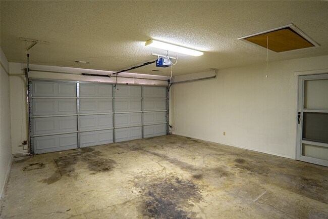 Building Photo - 6616 Parkview Ln