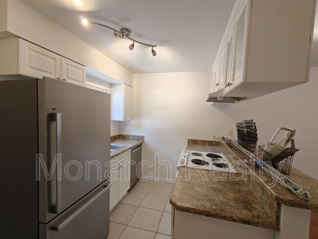 Building Photo - 620 SW 10th Ln
