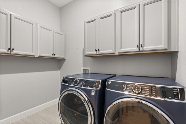 Building Photo - 6875 Arnoldson St