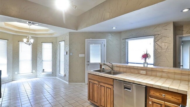 Building Photo - 5273 Sherbrooke Ln