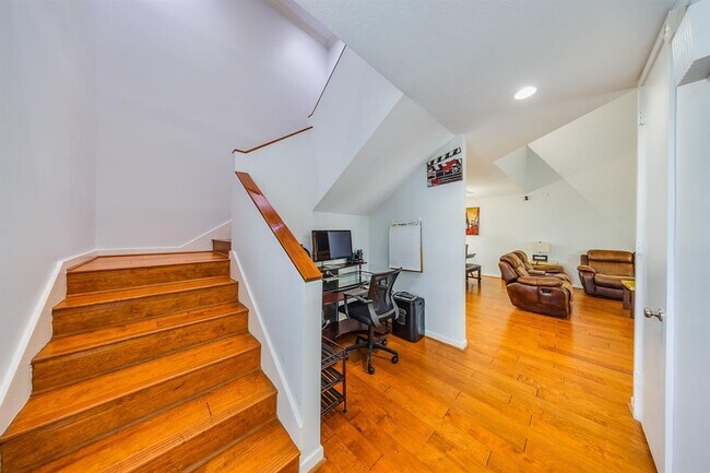Building Photo - 2819 Bering Dr