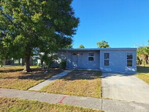 Building Photo - 3/2 Single Family Home available in Pt Charlotte