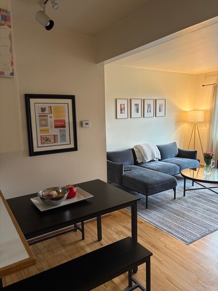 Building Photo - 822 Edgewood Pl