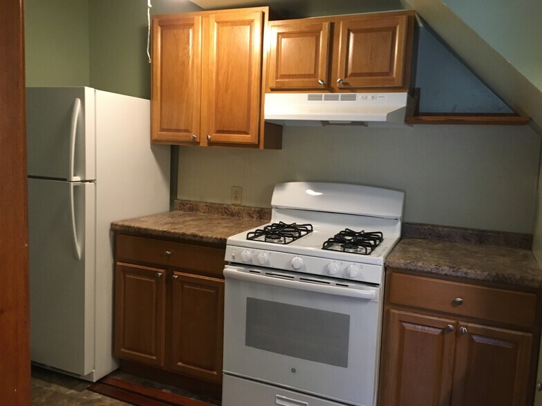 kitchen stove side - 84 S Brooklyn Ave