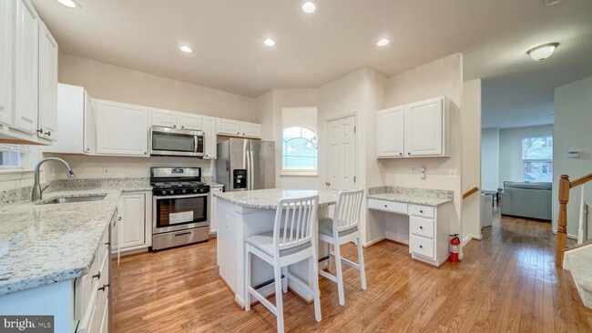 Building Photo - 43520 Laidlow St