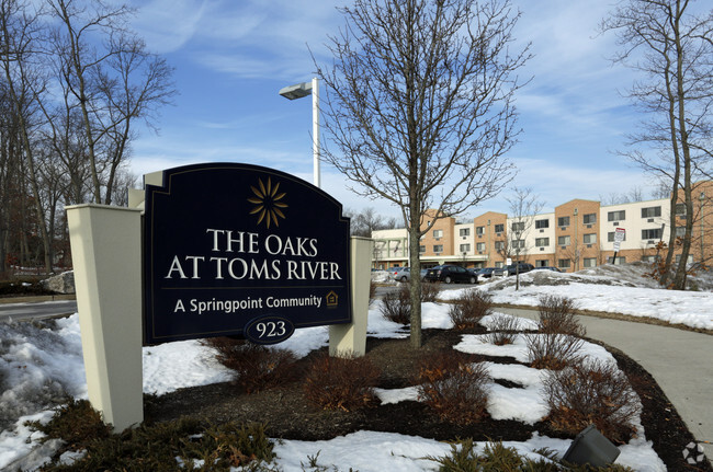 Building Photo - The Oaks at Toms River