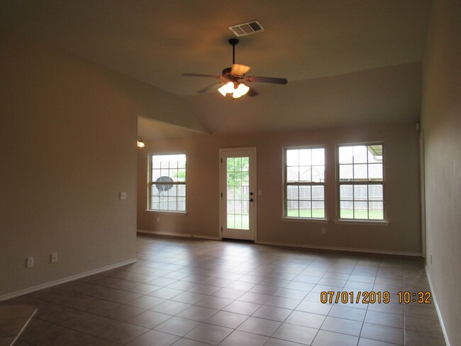 Building Photo - Rolling Hills Area!