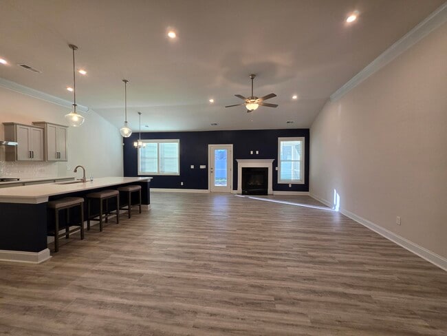 Building Photo - 3360 Rustic Dr