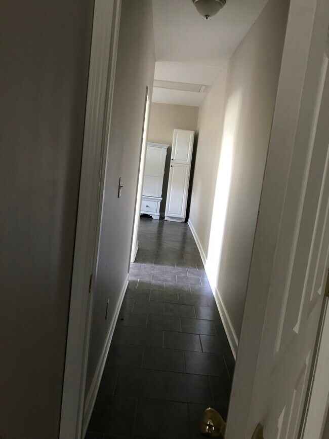 Building Photo - 5547 Woodlawn Pl