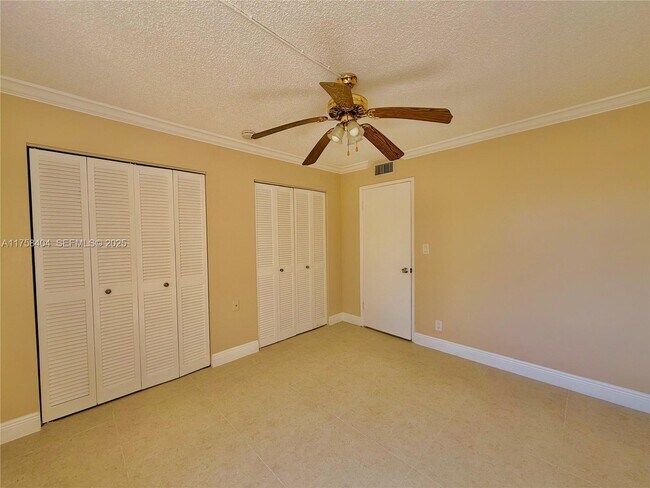 Building Photo - 920 NE 199th St