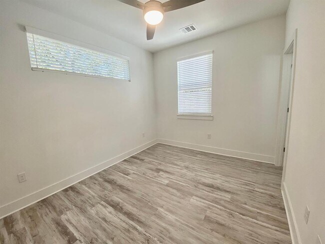 Building Photo - 6809 Montana St